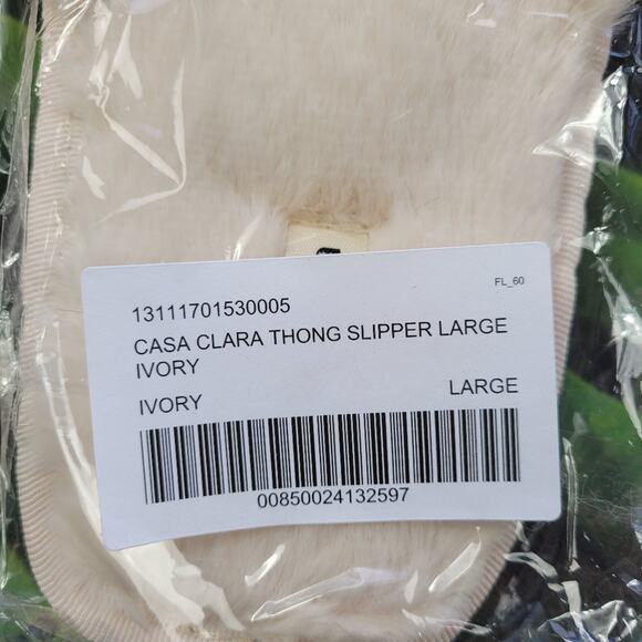 NWT Casa Clara Ivory Faux Fur Thong Spa Slipper size Large (40-41) - Picture 6 of 8